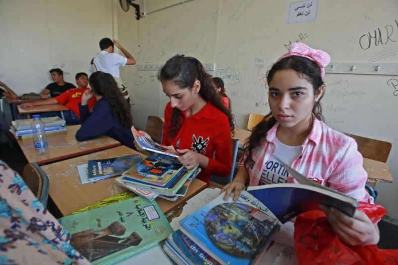 Palestinian students open their books on their first day back at the Haifa school in Beirut administrated by the United Nations (AFP Photo/ANWAR AMRO)