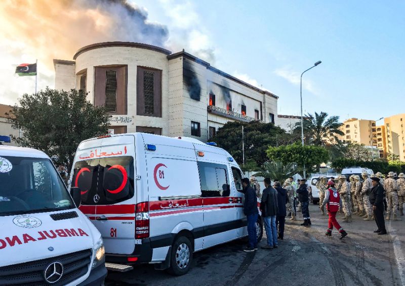 Ambulances, paramedics and security officers at the scene of an attack on the Libyan foreign ministry in Tripoli on December 25, 2018 (AFP Photo/Mahmud TURKIA)