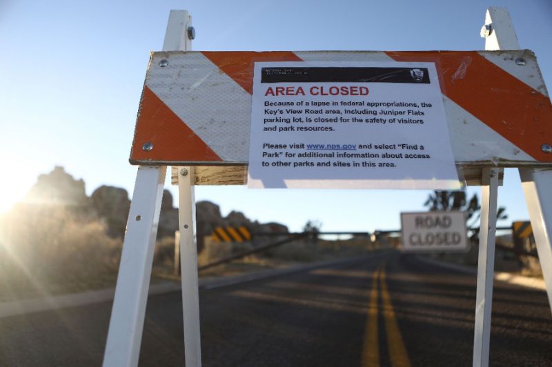 A sign announces a section of road is closed in Joshua Tree National Park due to a lack of federal funding (AFP Photo/MARIO TAMA)