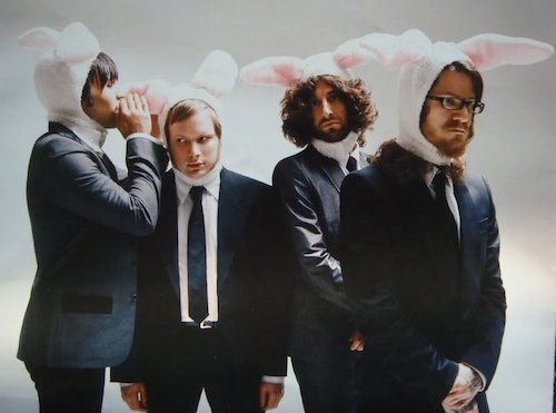 16 memorable promotional photos of bands