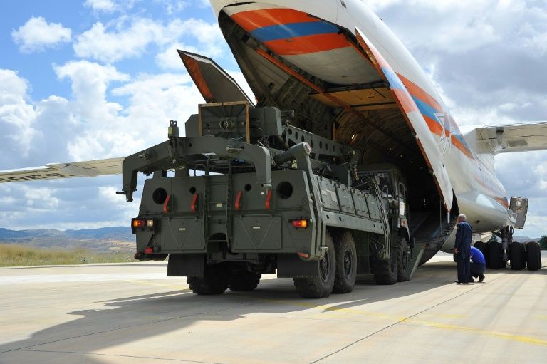 Components of a Russian S-400 missile defense system being unloaded from a Russian military cargo plane at the Murted military airbase in Ankara, Turkey (AFP Photo/Handout)