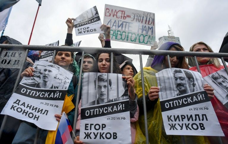 Supporters have been rallying for the release of jailed students who were arrested during recent opposition protests (AFP Photo/Yuri KADOBNOV)