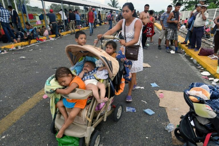 Olga Rodriguez, 24, a Honduran who is part of a migrant caravan headed to the US, waits to cross into Mexico from Guatemala, on October 20, 2018 (AFP Photo/ORLANDO SIERRA)