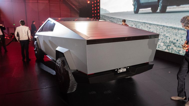 tesla-cybertruck-unveil-retouched-1