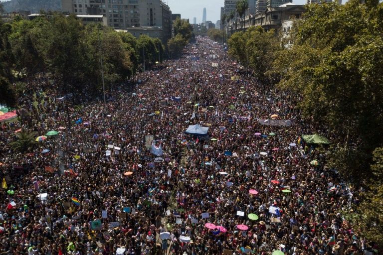 Large numbers gathered in Santiago for International Women's Day (AFP Photo/JAVIER TORRES)