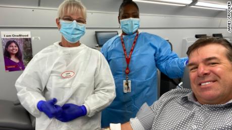 He was on a ventilator, fighting for his life. A stranger sent reinforcements