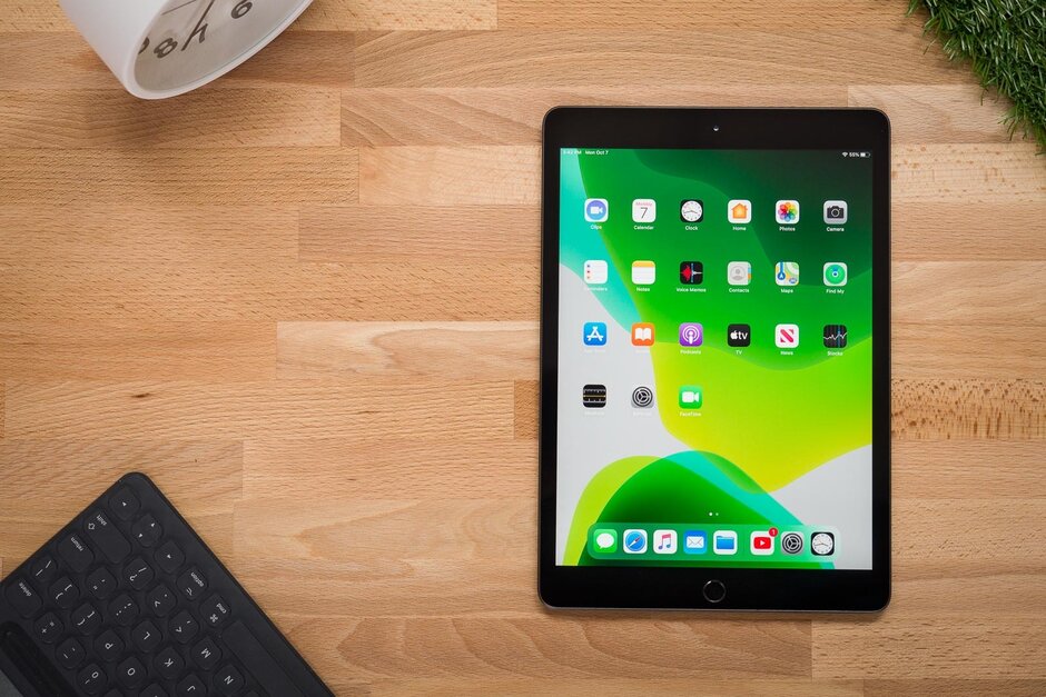 The Apple Watch Series 5 and iPad (7th-gen - Possible iPhone 12/Pro 5G and Apple Watch Series 6 pre-order and shipment dates leak