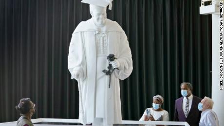 A statue of civil rights leader Mary McLeod Bethune is getting a place in the US Capitol. She's replacing a Confederate general