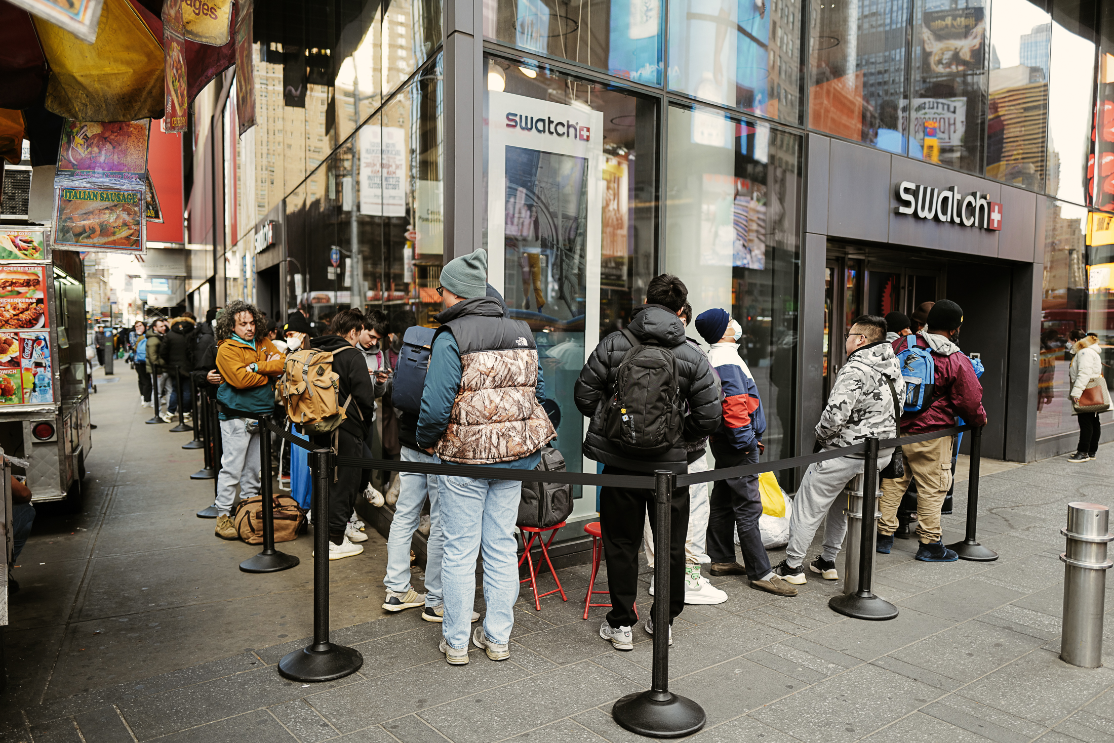 MoonSwatch Launch NYC line outside the Swatch store