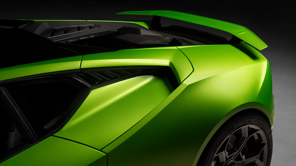 A detail of the exterior of the Lamborghini Huracán Tecnica.