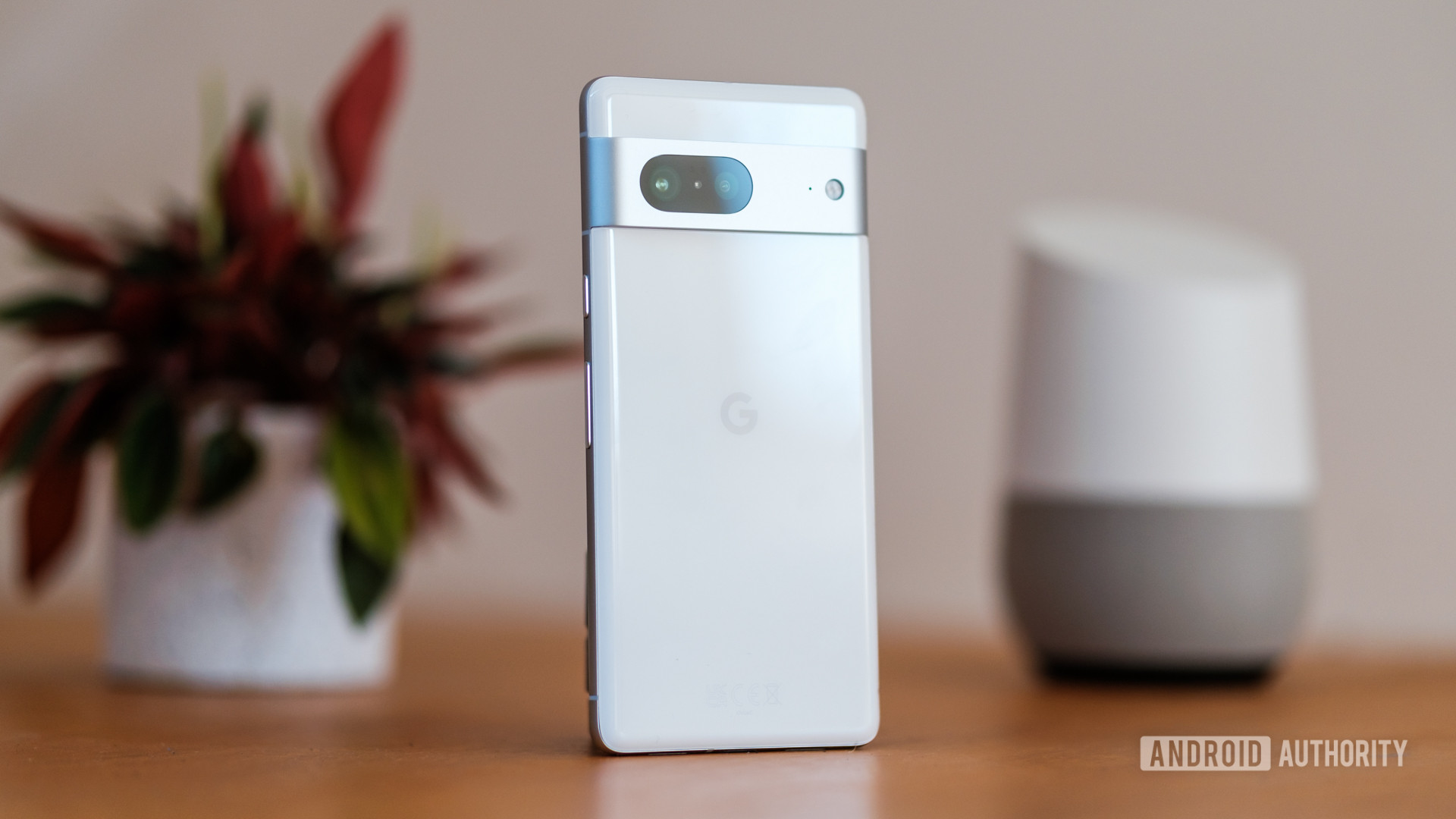 Google Pixel 7 white back angled Google Pixel 7 white back angled
