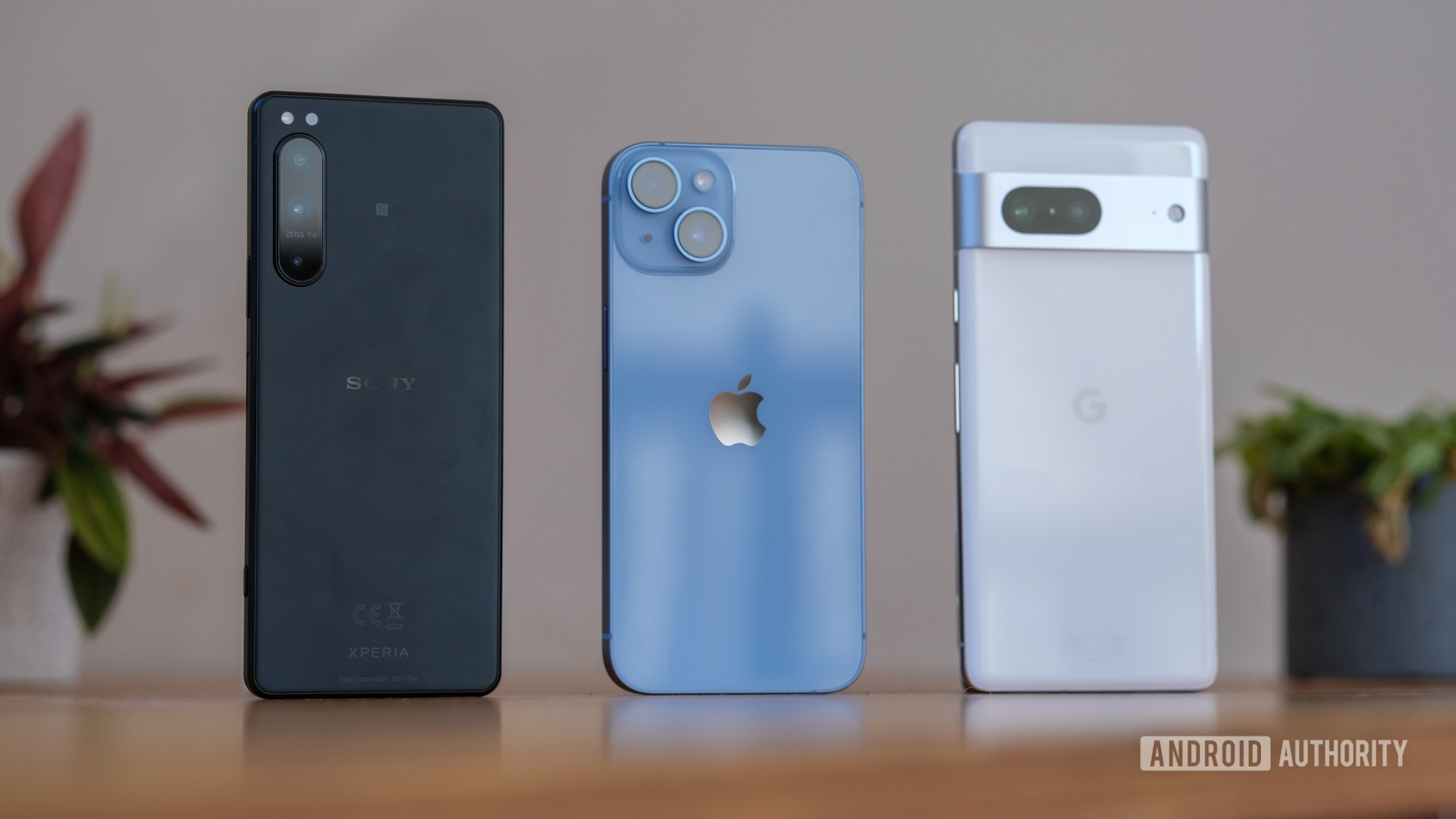Sony Xperia 5 IV vs iPhone 14 vs Pixel 7 Sony Xperia 5 IV vs iPhone 14 vs Pixel 7