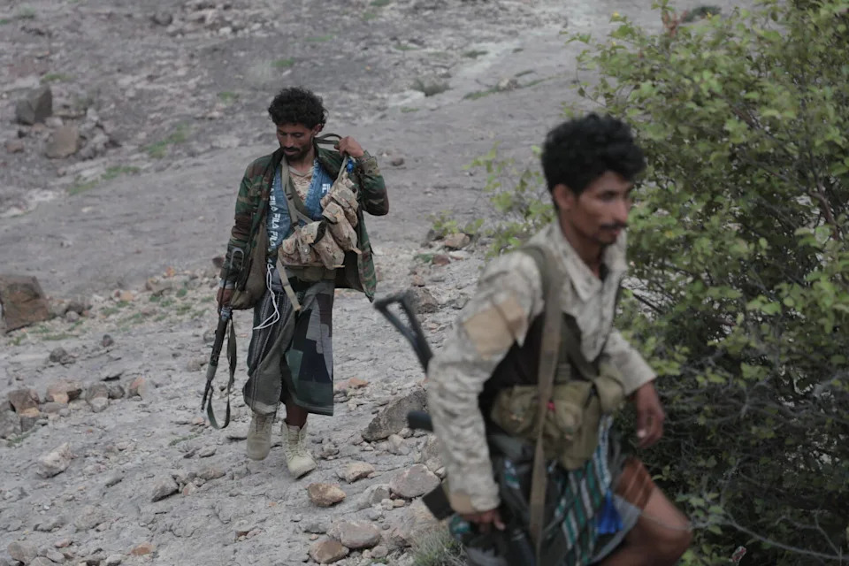 Yemeni government forces conduct search and clearance operations
