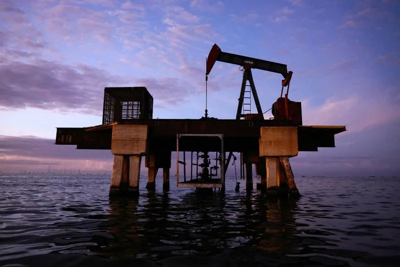 FILE PHOTO: FILE PHOTO: In Venezuelan oil region, industry reform sparks both hope and skepticism