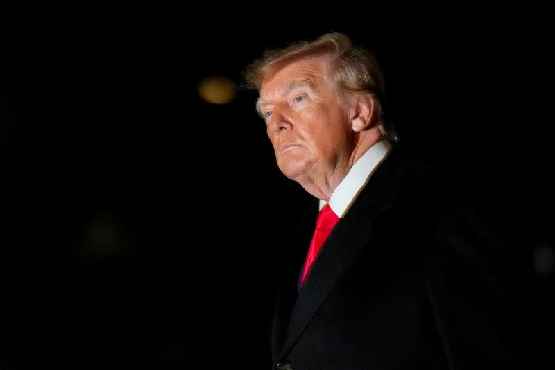 US President Donald Trump walks from Marine One to the White House in Washington